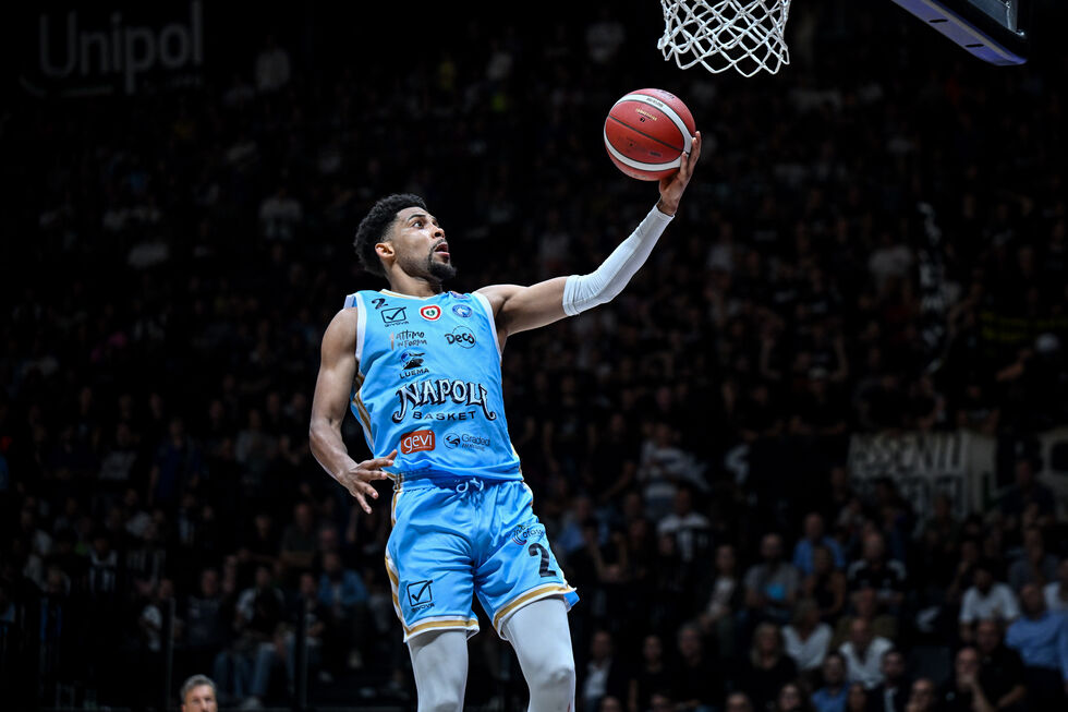 Estra Pistoia - Napoli Basket chiude il programma della 1ª giornata della Serie A Unipol 2024/25 domenica alle 19.00 (live su DAZN)