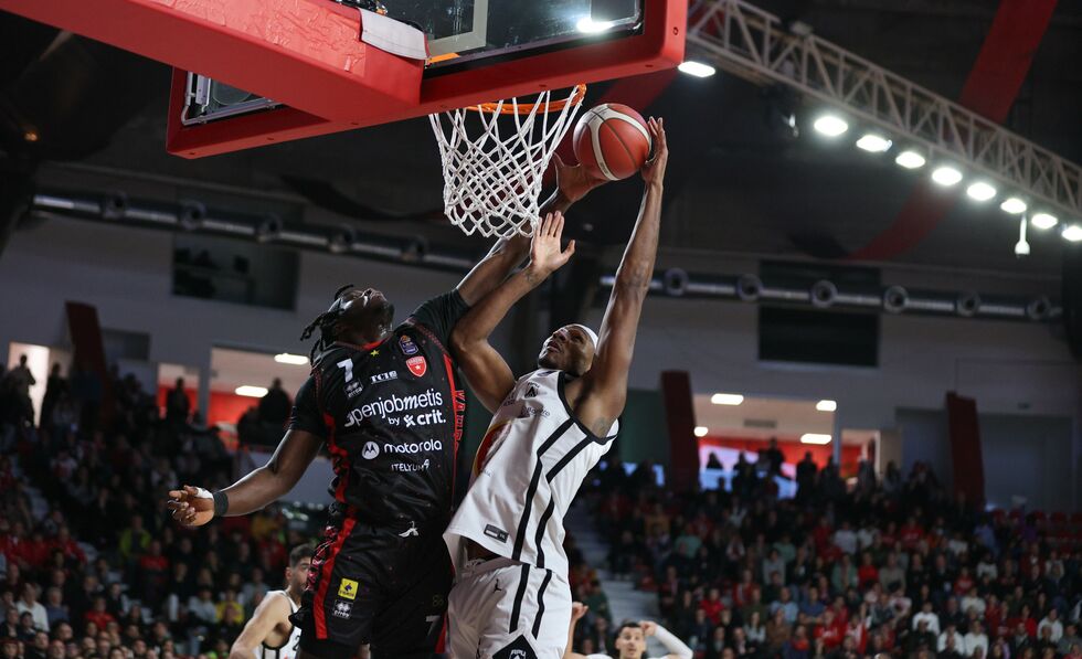 APU Old Wild West Udine - Openjobmetis Varese domenica alle 17.30 (live free su LBATV), Spencer e coach Vertemati sono gli ex della partita