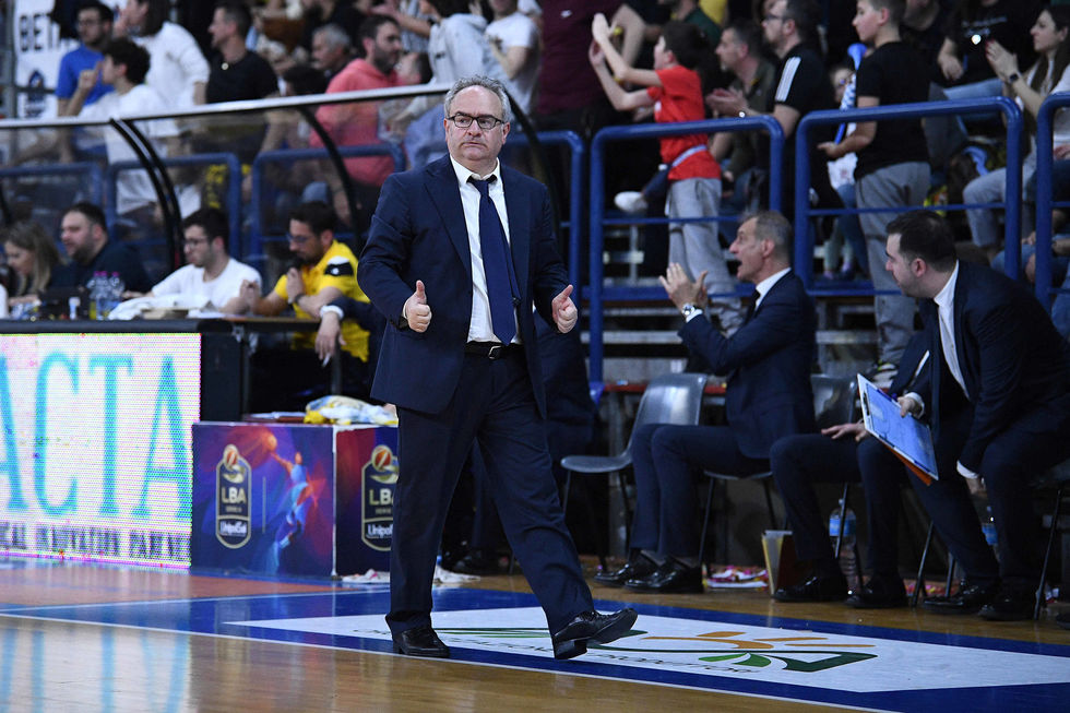 Givova Scafati, coach Sacripanti e la salvezza raggiunta: “La situazione è cambiata dando più responsabilità ai giocatori. Logan? Un fuoriclasse con la effe maiuscola” 