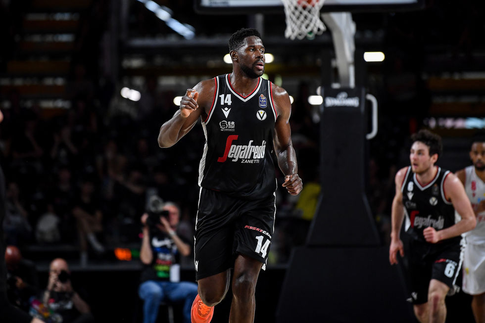 Virtus Segafredo Bologna, con Varese miglior gara stagionale in campionato per Jaiteh (16 punti e 33 di valutazione)