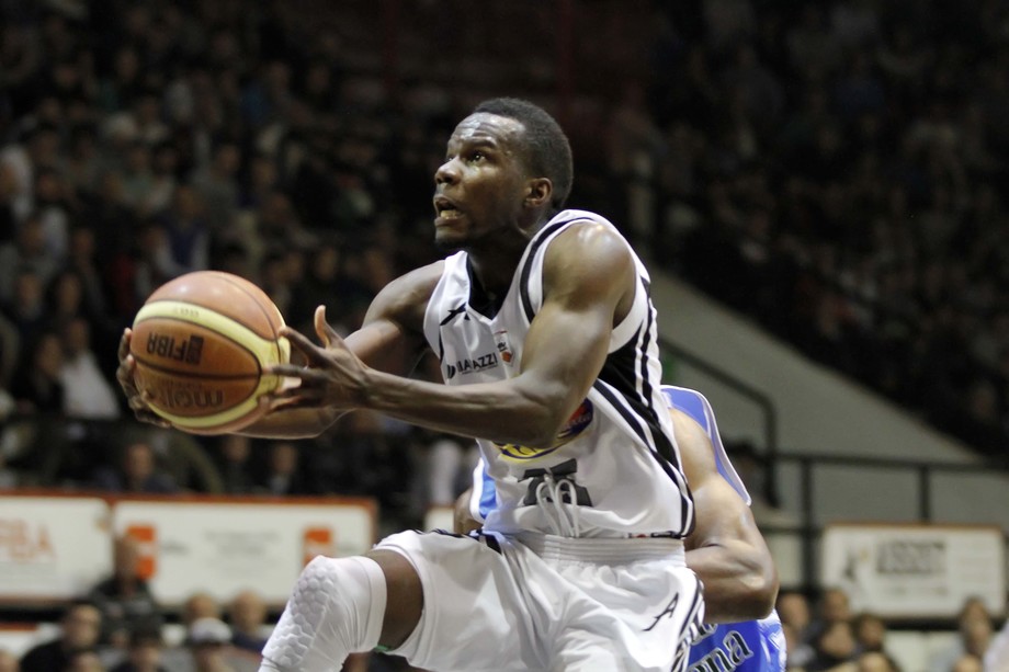 La Giorgio Tesi Group Pistoia ingaggia il play Ronald Moore