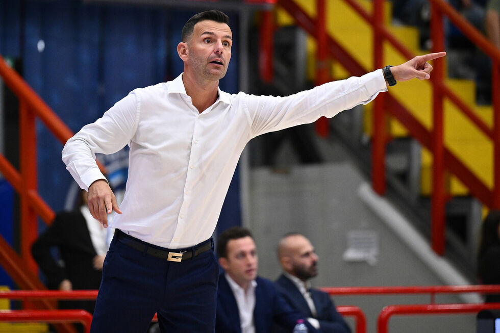 Napoli Basket, esonerato coach Igor Milicic. L'AD Dalla Salda: "Resterà nella storia di questo club"