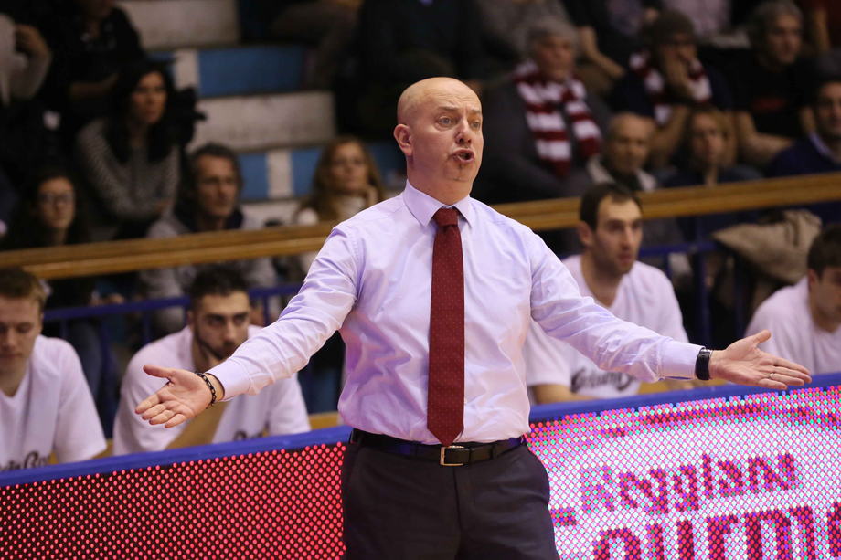 Menetti: 'Ad Avellino per restare in vetta'