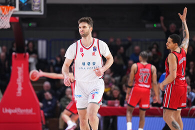 Riccardo Rossato: Chuyên Gia Phòng Ngự Xuất Sắc Nhất Serie A Tháng 3