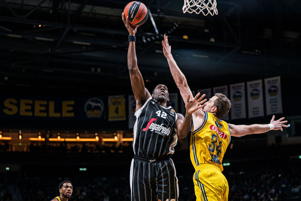 Eurolega: la Virtus Segafredo Bologna batte l'ALBA Berlino con Dunston e Lundberg protagonisti