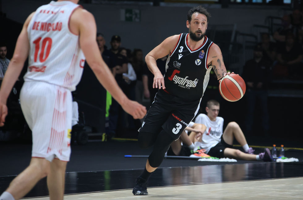 La Virtus Segafredo Bologna piega la Openjobmetis Varese con un super Belinelli