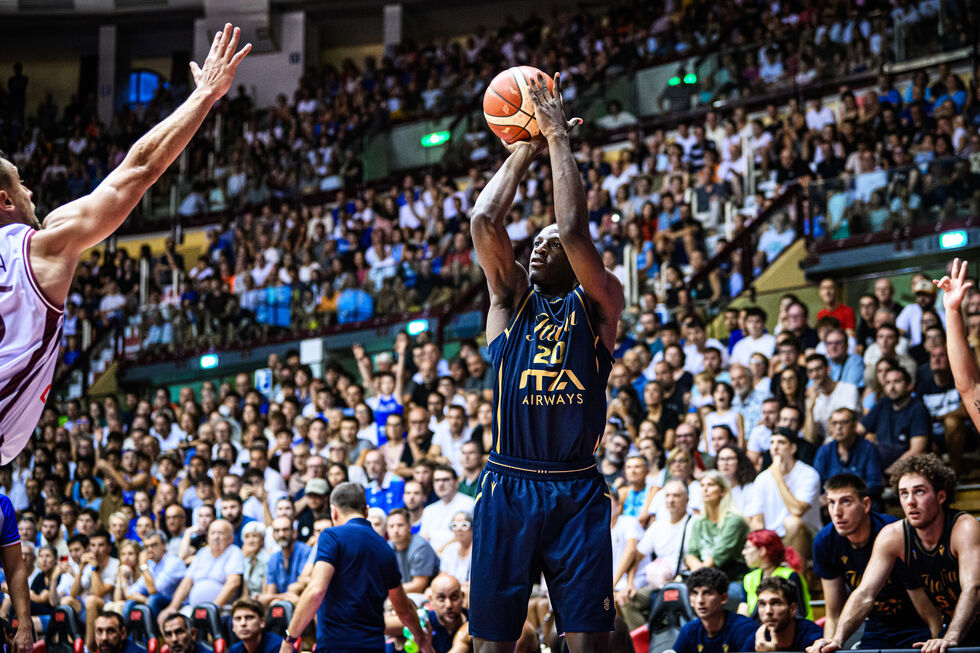 Virtus Olidata Bologna, ecco Saliou Niang: "Questo anno in bianconero sarà molto importante per la mia carriera"