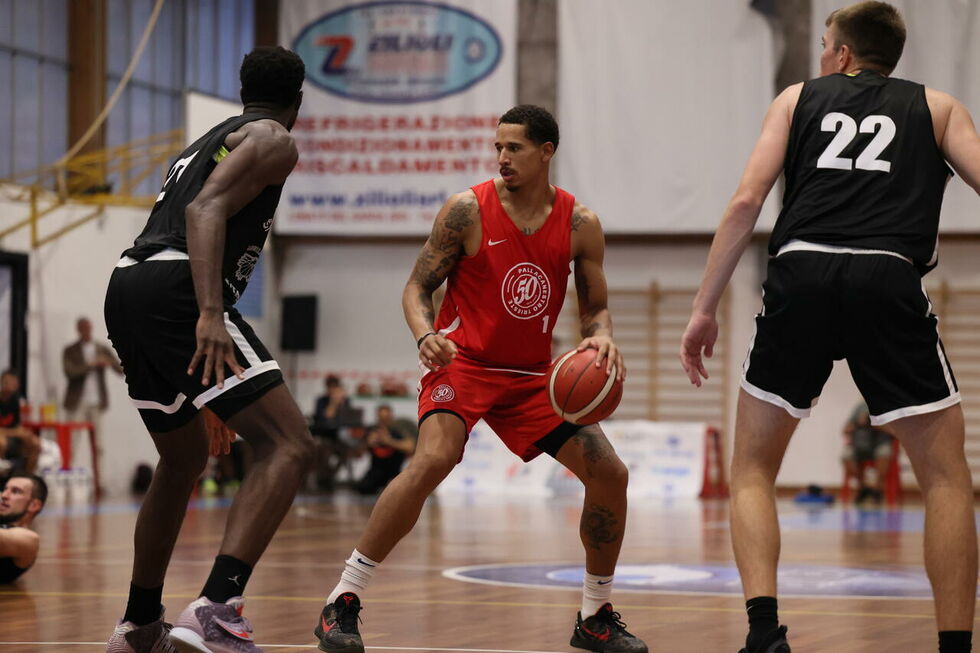 La Pallacanestro Trieste supera la Dolomiti Energia Trentino per 94-80 nell'amichevole di Lonato del Garda 