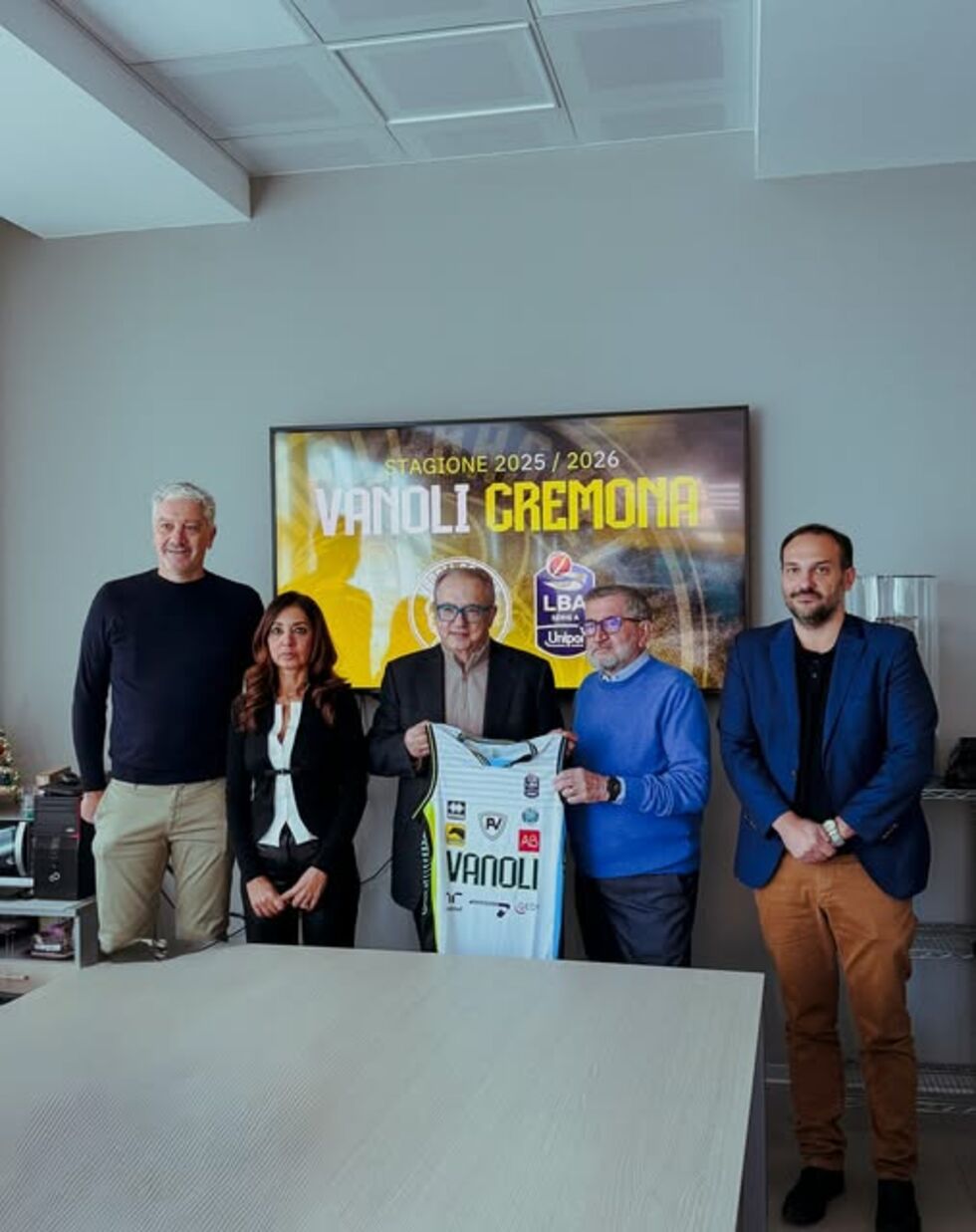 Il Presidente LBA Maurizio Gherardini in visita nella sede della Vanoli Basket Cremona