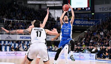 Tortona vs Brescia: Della Valle còn 2 quả ba điểm nữa cán mốc 700