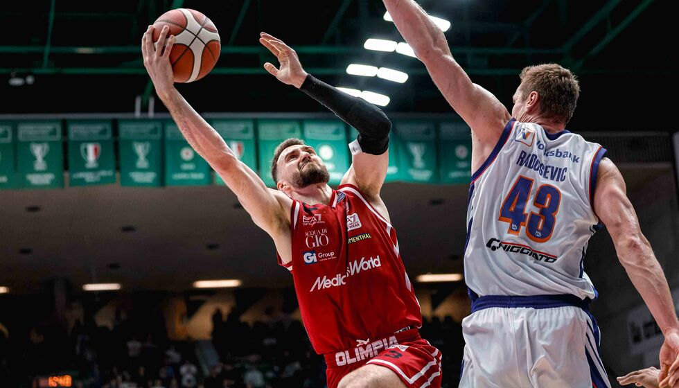 L'EA7 Emporio Armani Milano si impone per 71-76 sulla Nutribullet Treviso Basket guidata dai decisivi Guduric ed Ellis
