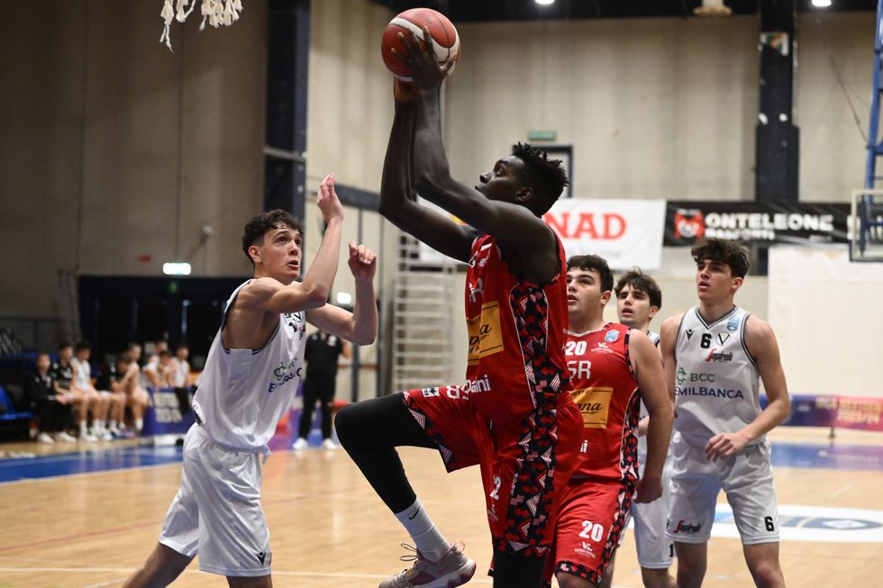 IBSA Next Gen Cup 2023/24, Girone A: la Carpegna Prosciutto Papalini Pesaro sconfigge la Virtus Emil Banca Bologna con Maiga protagonista