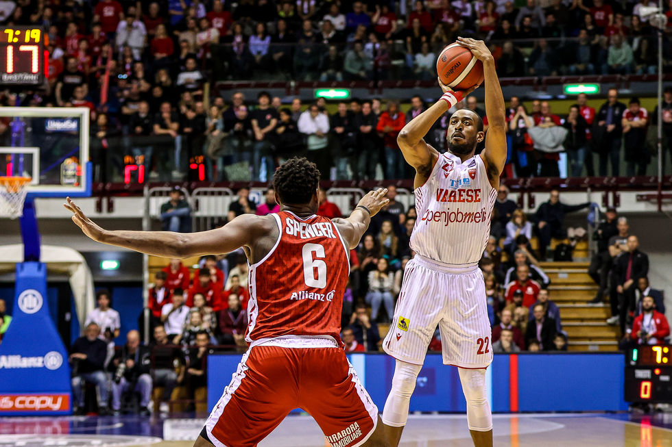 Brown e Woldetensae decisivi, la Openjobmetis Varese espugna il parquet della Pallacanestro Trieste