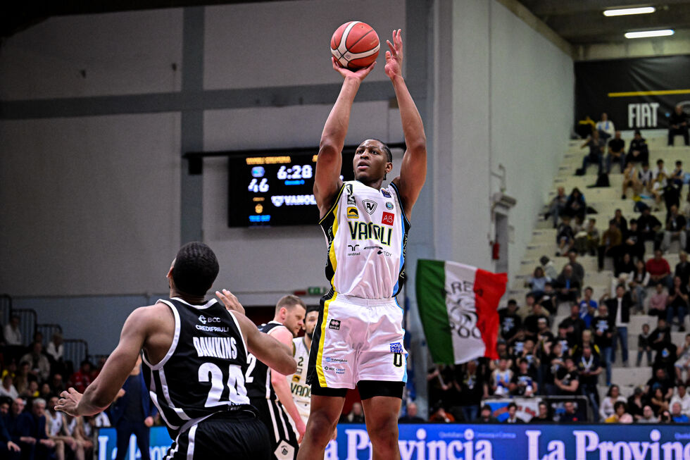 Ike Anigbogu è il nuovo centro della Nutribullet Treviso Basket