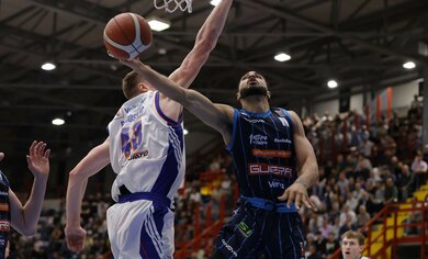 La Guerri Napoli Thắng Lớn 88-71: Mitrou-Long và Caruso Tỏa Sáng, Cơ Hội Cá Cược V-League Đang Nóng