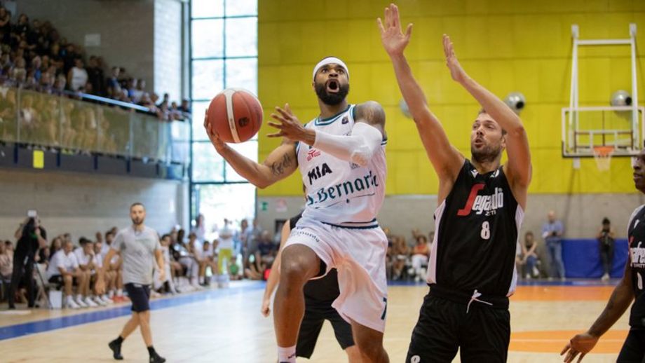 Con Collins l'Acqua S. Bernardo Cantù rimonta e batte la Segafredo Bologna