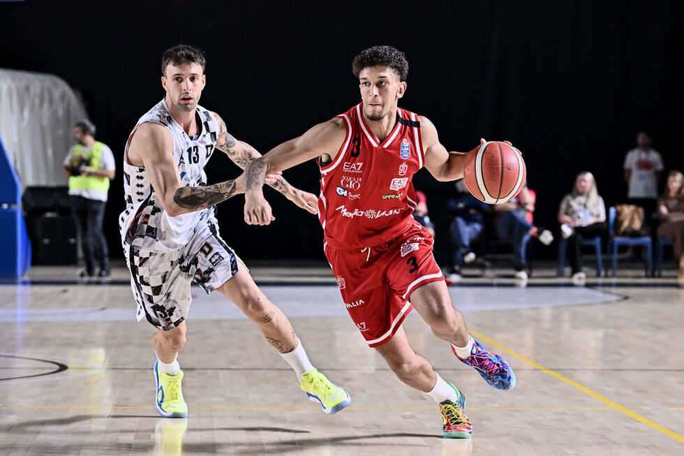 L'EA7 Emporio Armani Milano batte per 81-70 la Bertram Derthona Tortona nel Memorial Bottacin