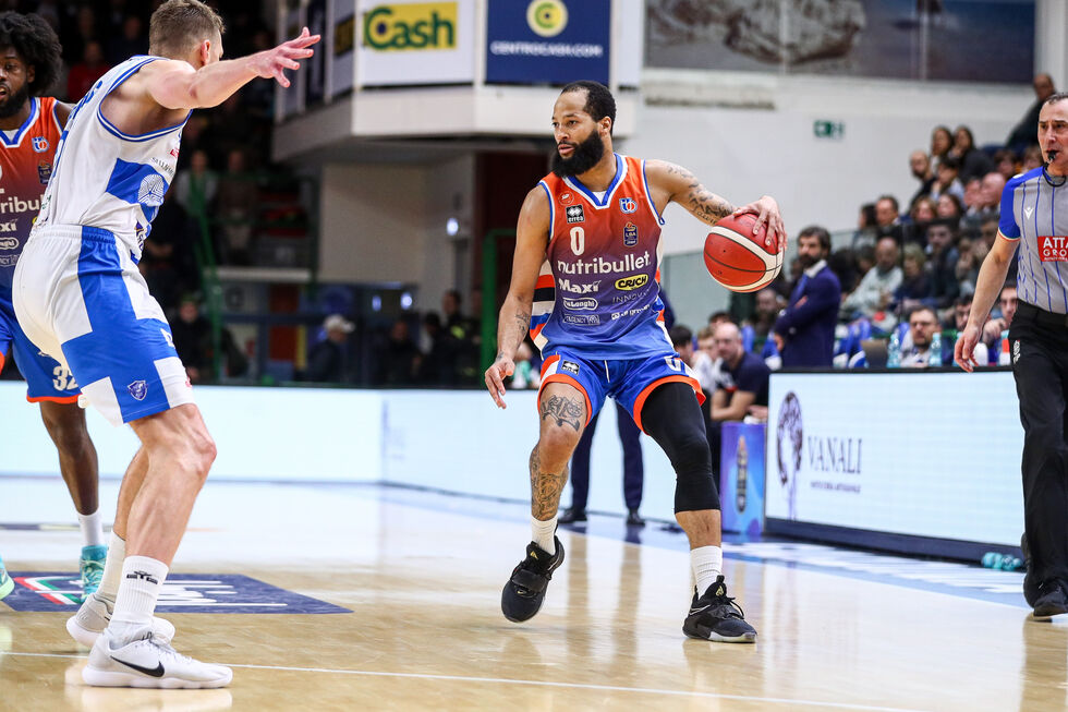 Openjobmetis Varese - NutriBullet Treviso Basket domenica alle 18.15 live su DAZN e in chiaro DMAX