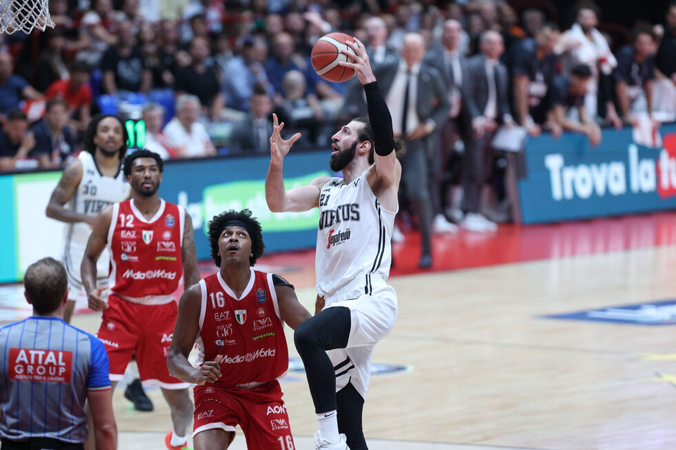 La Virtus Segafredo Bologna conquista Gara 3 sul campo dell'EA7 Emporio Armani Milano e sale sul 2-1 nella serie