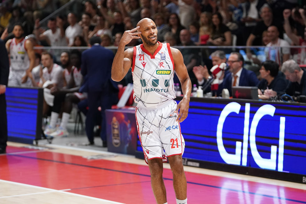 UNAHOTELS Reggio Emilia, il racconto di Andre Jones: "L'ultima gara contro Trento sembrava una finale Scudetto, il calore del PalaBigi eccezionale"