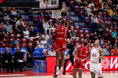 Brooks Tỏa Sáng, EA7 Milano Thắng Nghẹt Thở: Bí Quyết Cá Cược Bóng Rổ Từ Chuyên Gia