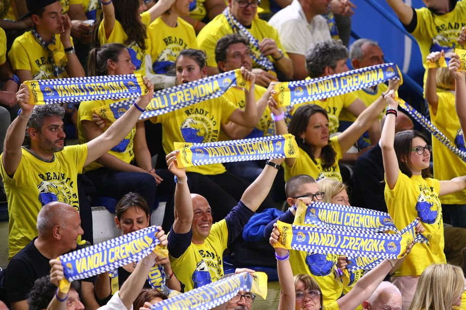 La campagna abbonamenti della Vanoli Cremona: 'La nostra famiglia al Palaradi'