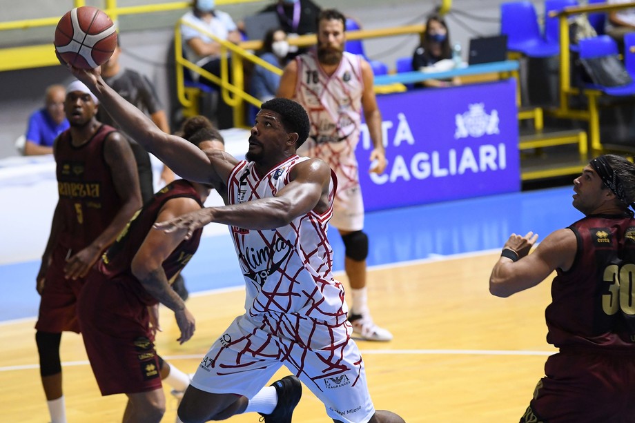 A Cagliari l'Olimpia Milano batte anche la Reyer Venezia