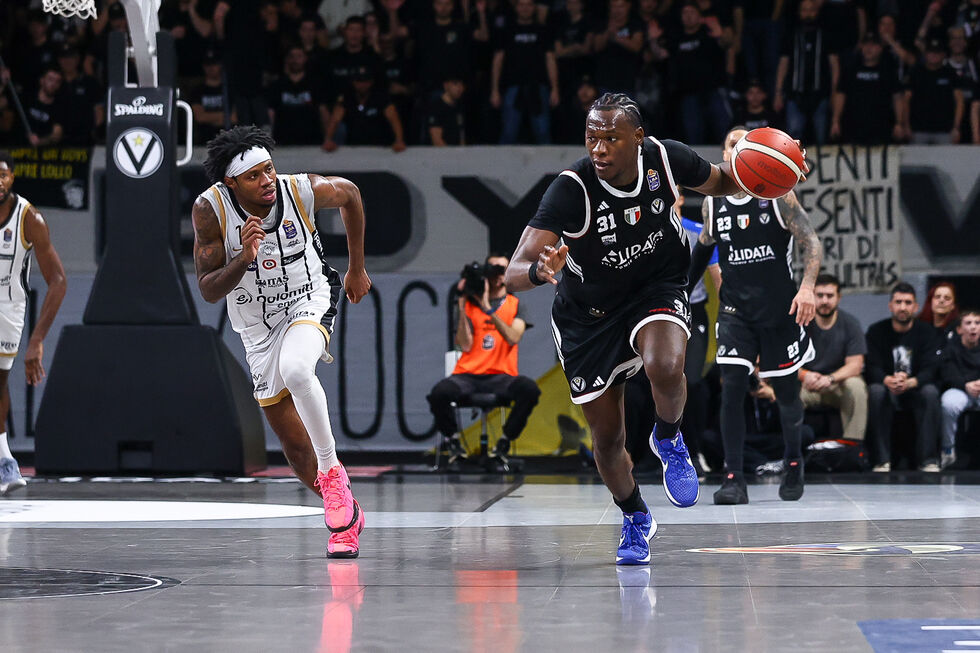 Domenica alle 19:00 (live su LBATV) al via la serie Virtus Olidata Bologna - Dolomiti Energia Trentino