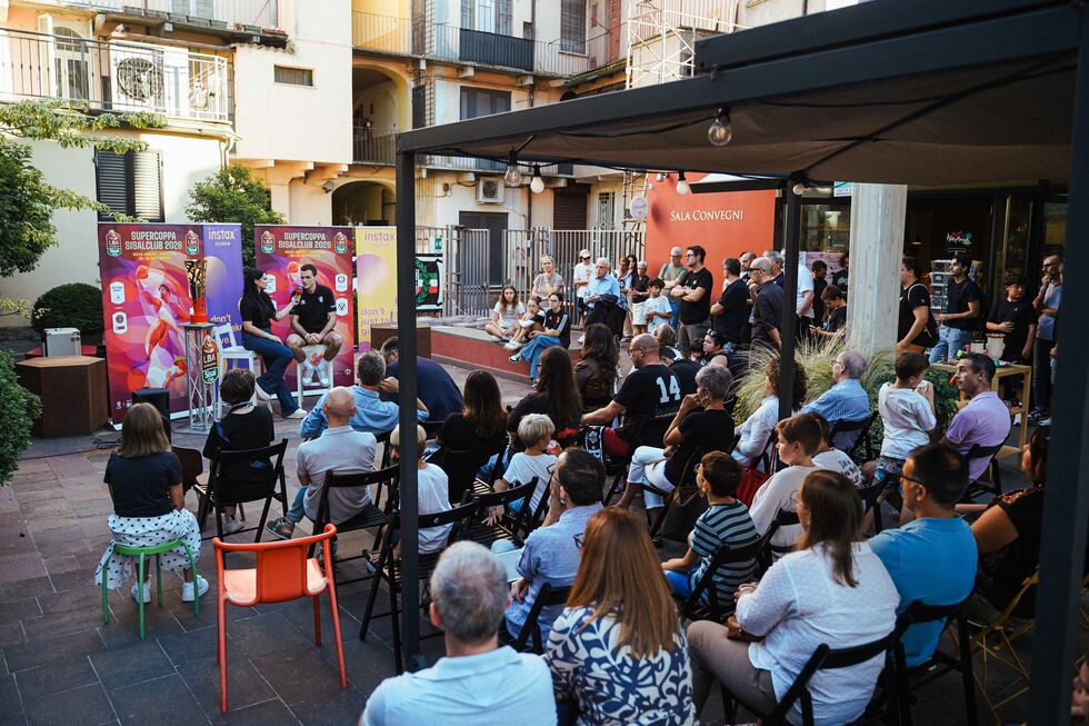 La Supercoppa LBA a Tortona: il racconto del Trophy Tour nella città che ospiterà il torneo. Capitan Pecchia: “Non vediamo l’ora di giocarlo”