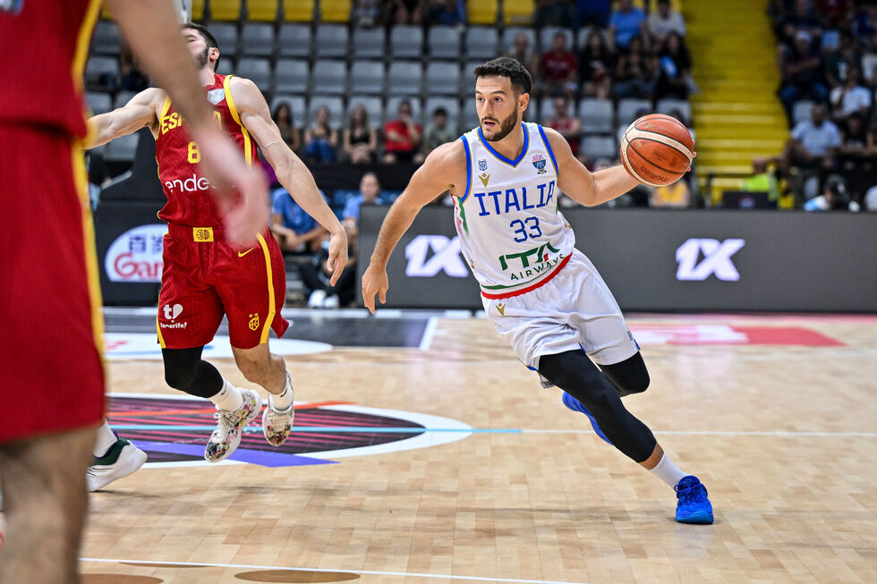 FIBA EuroBasket 2025: l'Italia conquista una grande vittoria in volata contro la Spagna per 67-63