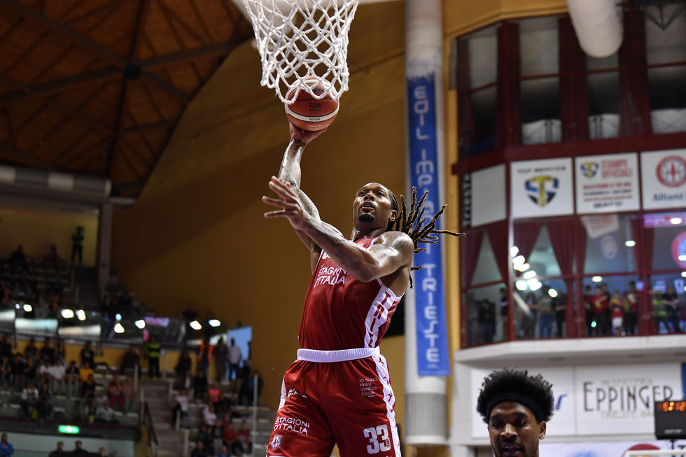 Bossi e Terry spingono la Pallacanestro Trieste alla vittoria sulla Tezenis Verona