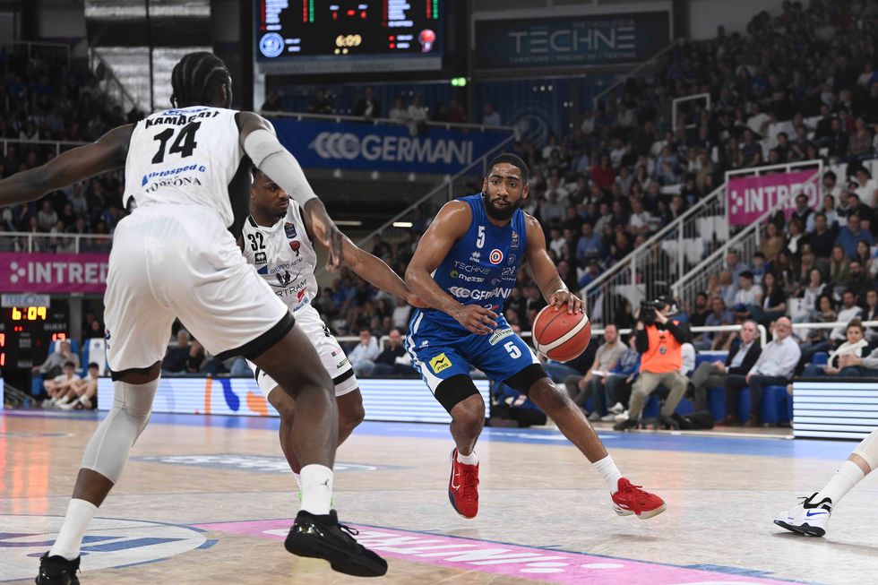 La Germani Brescia piega la Bertram Derthona Tortona con Massinburg e Burnell protagonisti