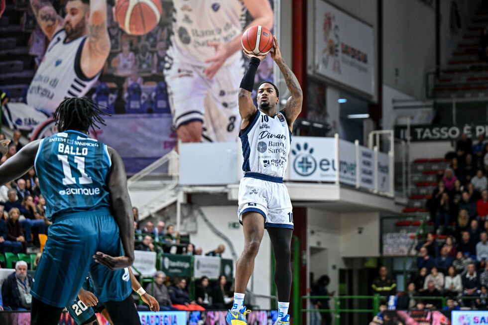 Segui LIVE la 6ª giornata della Serie A Unipol 2025/26: Sassari si sblocca battendo Cantù, Cremona si impone su Trento