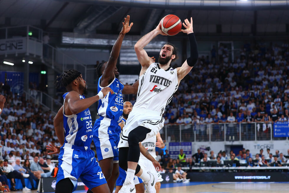 La Virtus Segafredo Bologna piega la Germani Brescia in Gara-3 grazie ad uno Shengelia inarrestabile e diventa Campione d'Italia per la 17ª volta