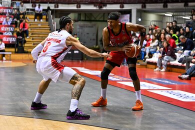 Ramsey Thần Thánh Từ Chấm Phạt Đền, Pallacanestro Trieste Thắng Nghẹt Thở Varese 90-89