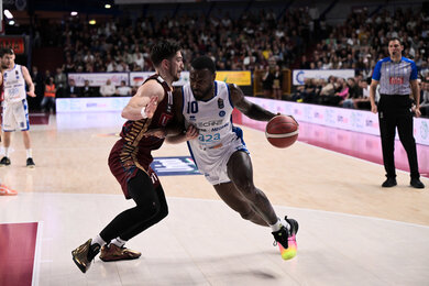 Burnell Không Thể Ngăn Cản, Germani Brescia Thắng Áp Đảo Umana Reyer Venezia 74-89