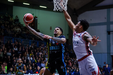 UNA Hotels Reggio Emilia vs Vanoli Basket Cremona: Trận cầu nảy lửa mở màn vòng 26 Serie A