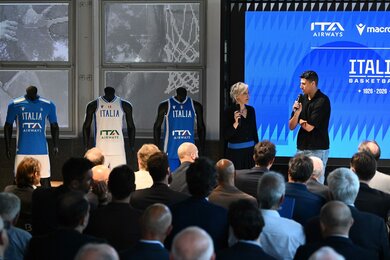 Mubit: Ngày đặc biệt ra mắt Áo Azzurri mới và lịch thi đấu hè của ĐTQG Ý