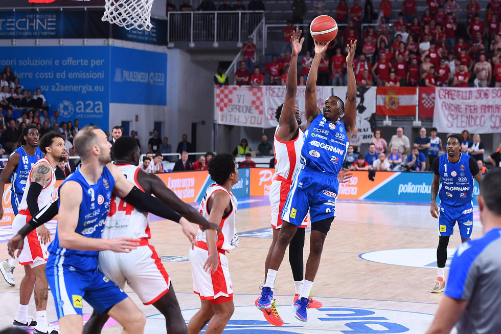 Christon e Massinburg decisivi, la Germani Brescia ferma la rimonta dell'Estra Pistoia e conquista Gara 1