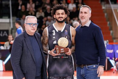 Prentiss Hubb Nhận Giải MVP Tháng 2: Bí Quyết Thành Công Từ Một Nhà Cái Cá Cược Bóng Đá