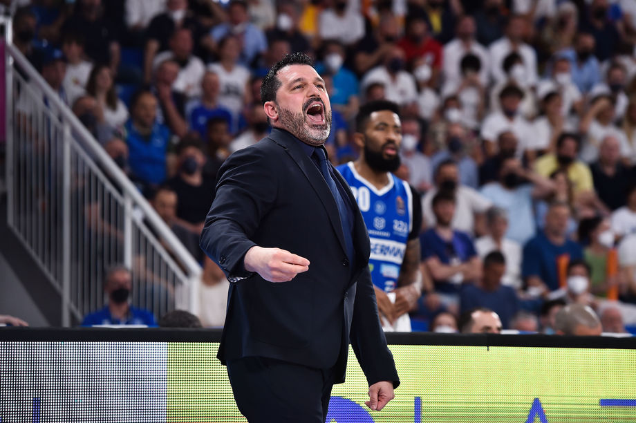 Alessandro Magro resterà fino al 2024 sulla panchina della Germani Brescia