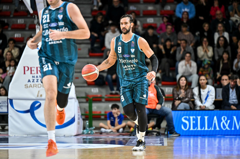 Acqua S.Bernardo Cantù - APU Old Wild West Udine chiude la 7ª giornata domenica alle ore 20.00 (live su LBATV): Moraschini alla presenza numero 300 in Serie A