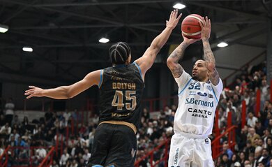 Trực tiếp Chelsea và những trận cầu hấp dẫn khác: Cantù vs Napoli - Cuộc đối đầu của các cựu binh