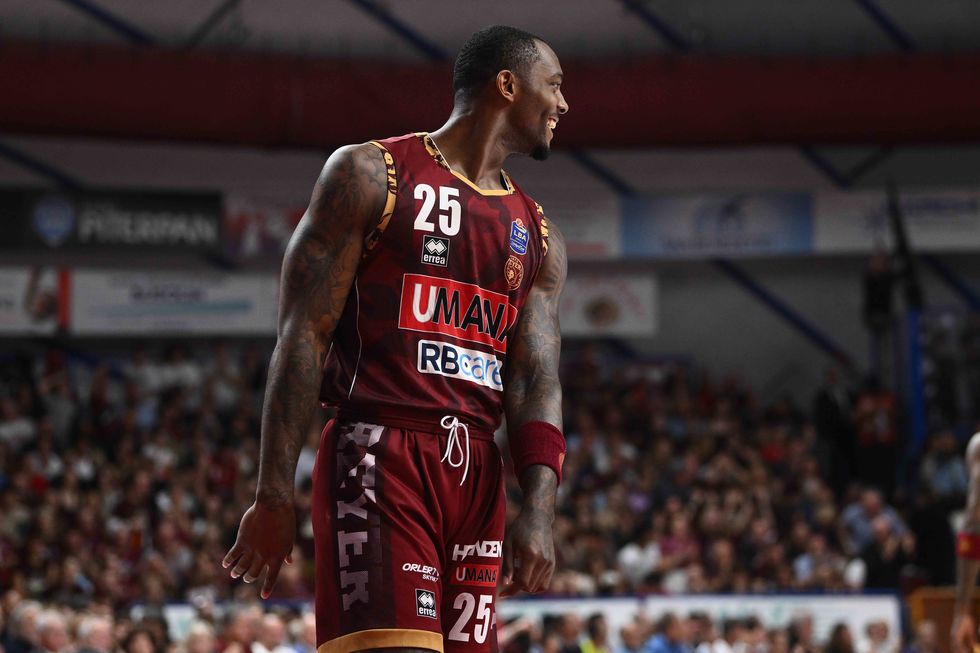Umana Reyer Venezia, ufficiale il rinnovo pluriennale del contratto con l'ala Aamir Simms 