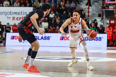 Pallacanestro Trieste vs Openjobmetis Varese: Trận đấu lịch sử của Colbey Ross