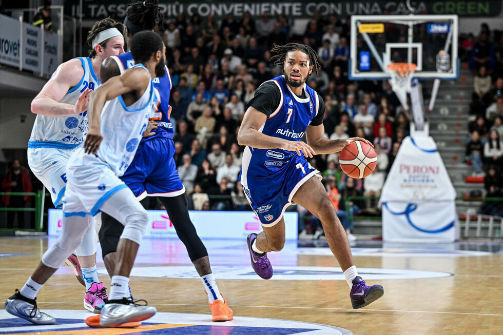 La Nutribullet Treviso Basket vince in volata sul campo del Banco di Sardegna Sassari guidata dai decisivi Cappelletti e Croswell