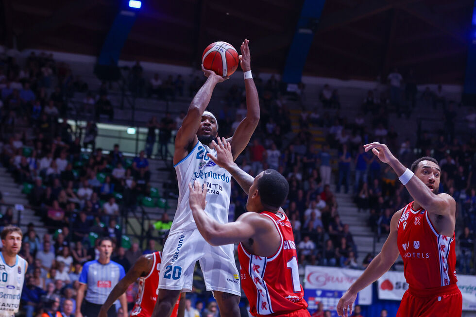 Acqua S.Bernardo Cantù - Trapani Shark domenica alle 18.30 live su LBATV