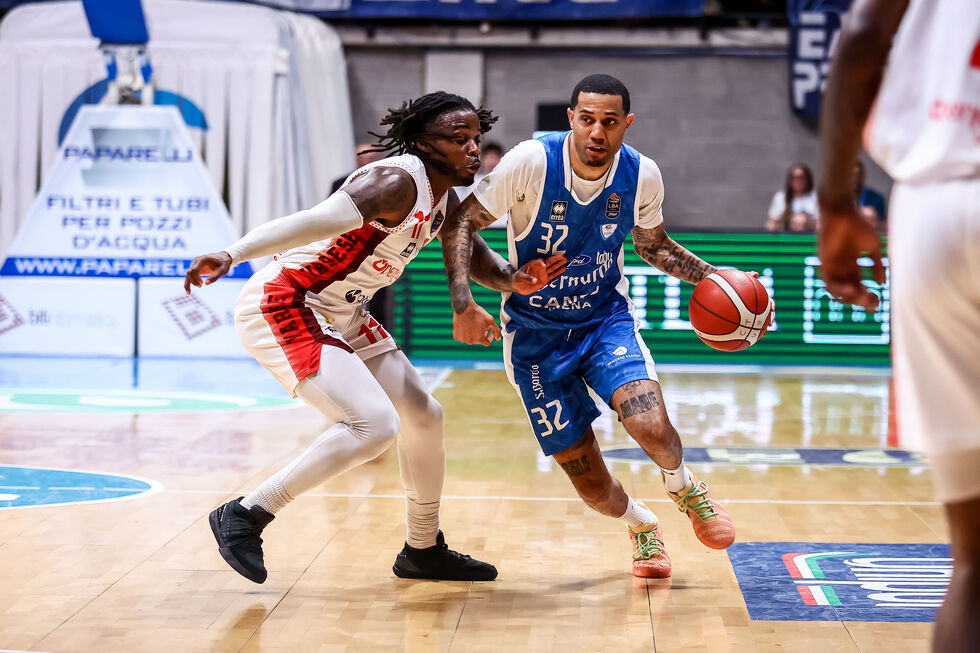 L'Acqua S.Bernardo Cantù conquista per 100-96 il derby contro l'Openjobmetis Varese guidati dai decisivi Green e Fevrier