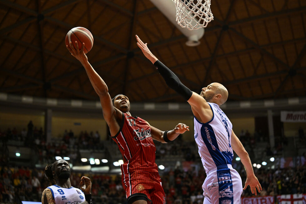 Conclusa Gara 4 di Trieste - Brescia: i giuliani vincono 83-77, serie pareggiata sul 2-2!