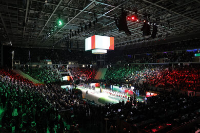 Kỷ lục 12.597 khán giả tại Final Eight 2026: Bùng nổ không khí World Cup 2026!